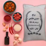 بسته‌بندی لوکس برنج صدری هاشمی درجه یک لنگرود، محصول کشت اول با دانه‌های بلند و خوش‌عطر در کنار مواد غذایی طبیعی.